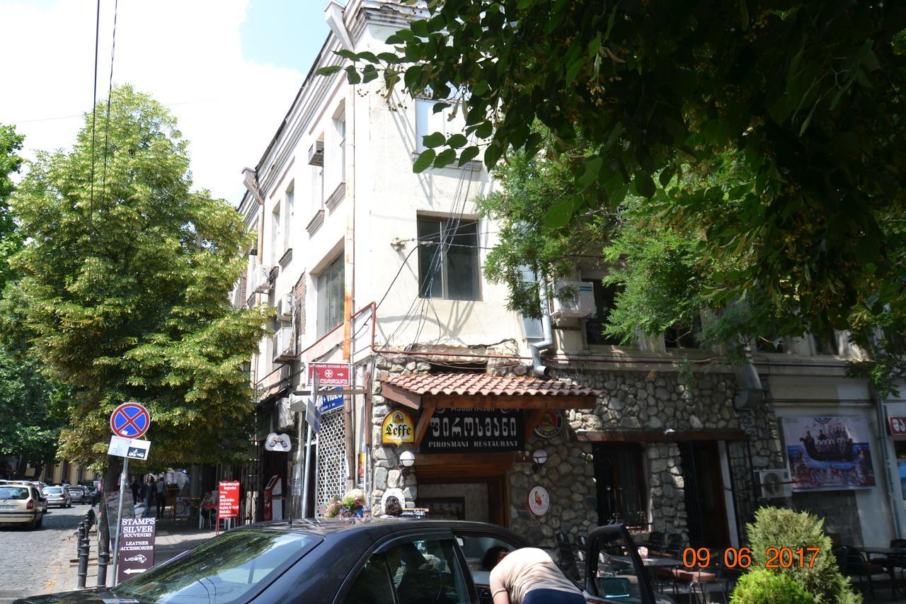 Guest House Gio Tbilisi Bagian luar foto